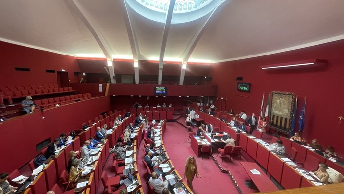 TARI 2026, approvate le nuove tariffe dopo una maratona di dieci ore a Palazzo Tursi