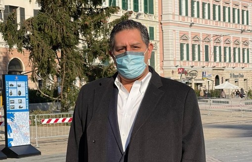 Scuole riaperte il 9 dicembre, Toti: "Decisione strampalata" Scuole riaperte il 9 dicembre, Toti: "Decisione strampalata"