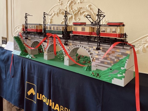 Il trenino Genova Casella ricostruito coi mattoncini LEGO