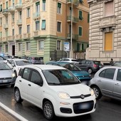 Genova sceglie l’ibrido e snobba l’elettrico: l’auto a benzina non è più la prima scelta