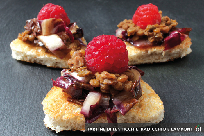 I mercoledì Veg di Ortofruit: oggi prepariamo le tartine di lenticchie, radicchio e lamponi I mercoledì Veg di Ortofruit: oggi prepariamo le tartine di lenticchie, radicchio e lamponi