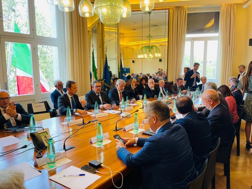Sanità, a Roma l'incontro con il ministro Schillaci, Toti: "Dialogo proficuo. Auspichiamo prime risposte nella Legge di Stabilità" Sanità, a Roma l'incontro con il ministro Schillaci, Toti: "Dialogo proficuo. Auspichiamo prime risposte nella Legge di Stabilità"