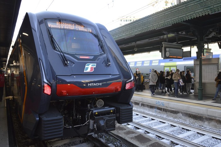 Treni, posti esauriti per raggiungere la Liguri: lunedì 26 luglio il 'Mobility day'