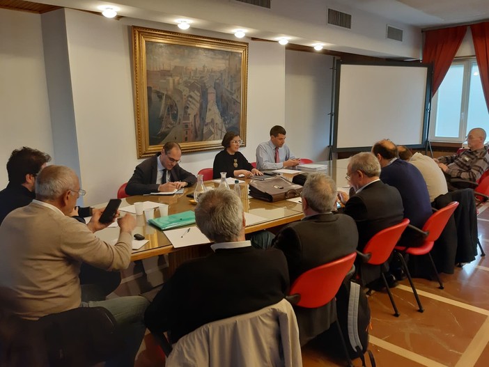 Savona, vertice all'Unione Industriali per Piaggio Aerospace: un centinaio di lavoratori andranno in cassa a 0 ore Savona, vertice all'Unione Industriali per Piaggio Aerospace: un centinaio di lavoratori andranno in cassa a 0 ore