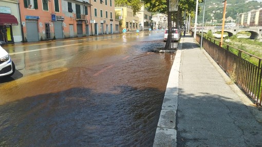 Tubo rotto in Val Bisagno, nella notte è tornata l'acqua potabile nelle abitazioni interessate