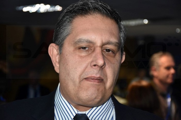 Toti e l'appello contro l'agonia di Forza Italia: "Chi ragiona da perdente non venga il 6 luglio" Toti e l'appello contro l'agonia di Forza Italia: "Chi ragiona da perdente non venga il 6 luglio"