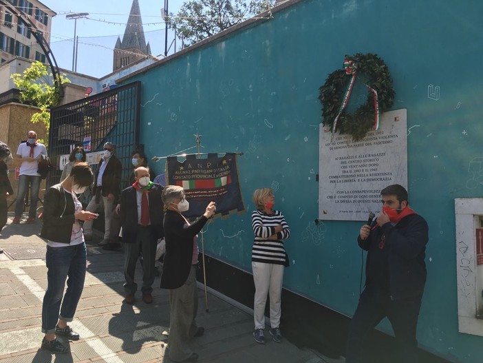 25 Aprile: inaugurata una targa dedicata agli abitati del centro storico e ai ragazzi che si opposero al fascismo 25 Aprile: inaugurata una targa dedicata agli abitati del centro storico e ai ragazzi che si opposero al fascismo