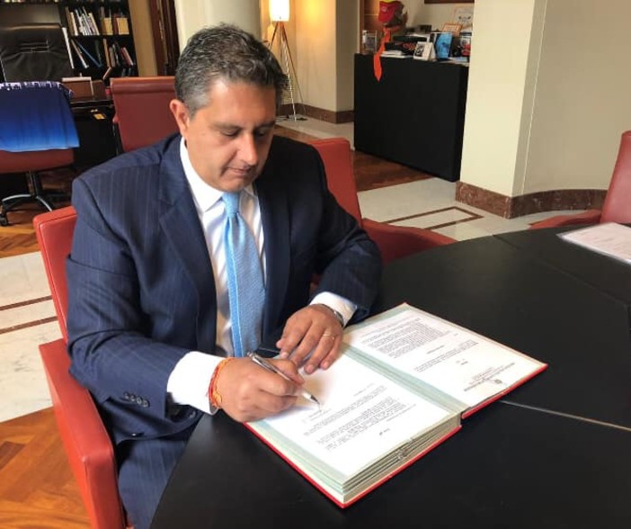 Crollo di Forza Italia alle Europee, l'attacco di Toti: "Tutti a casa poi ripartiamo"