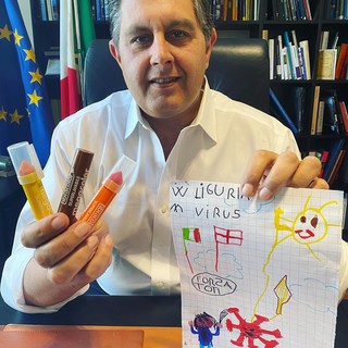 Coronavirus, Toti: "Ok vendita articoli cartoleria in attività commerciali e alimentari aperte"