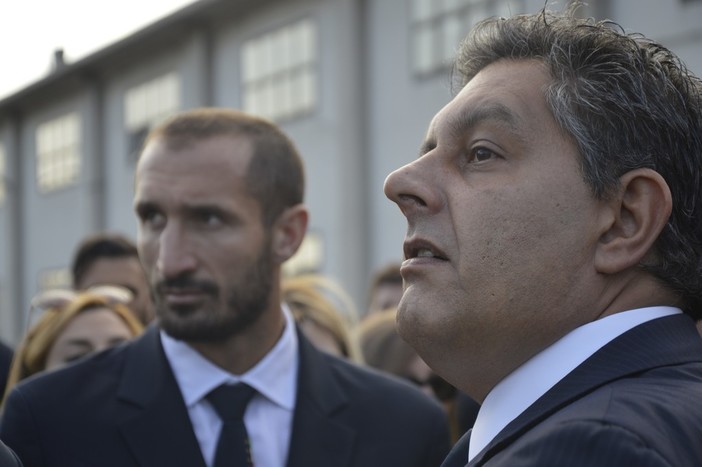 Sì Tav, Toti a Torino: "Niente di strano a vedere qui la Lega. Non abbiamo velleità di far cadere il Governo" Sì Tav, Toti a Torino: "Niente di strano a vedere qui la Lega. Non abbiamo velleità di far cadere il Governo"