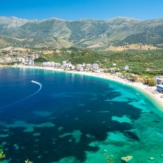 Sempre più italiani scelgono l'Albania per curarsi i denti: ecco perché il fenomeno cresce