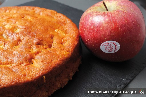 I mercoledìVeg di Ortofruit: oggi prepariamo la deliziosa torta di mele Fuji all'acqua I mercoledìVeg di Ortofruit: oggi prepariamo la deliziosa torta di mele Fuji all'acqua