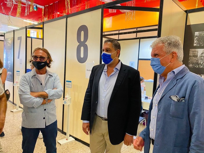 Vaccini, visita del presidente di Regione Liguria Giovanni Toti al nuovo hub di Asl3, presso la Sala Chiamata della Culmv a Genova