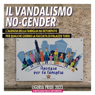 Una targa dell'Agenzia per la Famiglia affissa a palazzo Tursi, la segnalazione di Liguria Rainbow