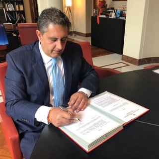 Crollo di Forza Italia alle Europee, l'attacco di Toti: "Tutti a casa poi ripartiamo"