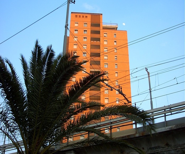 Torre Fiumara, bollette altissime nonostante i teleriscaldamenti, il presidio davanti a Tursi (Video)