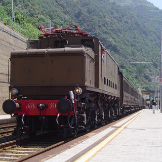 Due treni storici in Liguria nel weekend, al via il viaggio tra i Giovi e la Sagra della Castagna