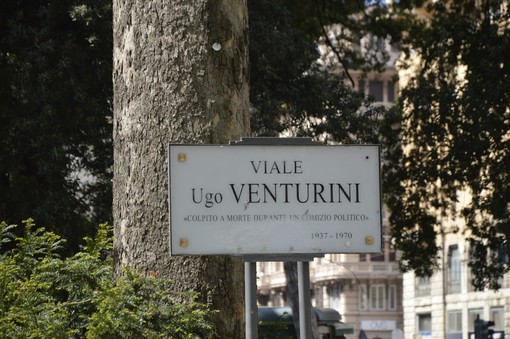 Vernice contro la targa in memoria del missino Venturini