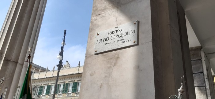 Il portico del teatro Carlo Felice intitolato a Fulvio Cerofolini, sindaco di Genova dal 1975 al 1985
