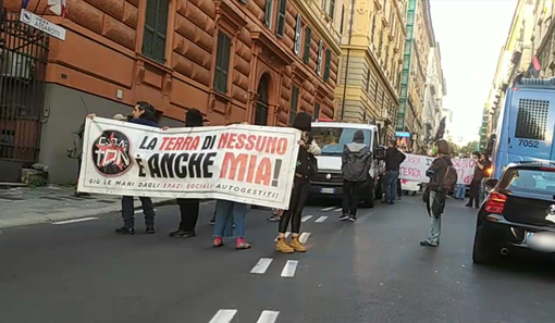 Sgombero del Terra di Nessuno: corteo di protesta dal Buridda (FOTO e VIDEO) Sgombero del Terra di Nessuno: corteo di protesta dal Buridda (FOTO e VIDEO)
