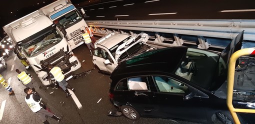 Maxitamponamento sulla A10 poco lontano dal casello di Savona