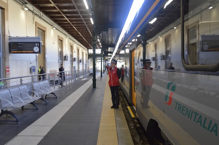 Niente carrelli ristoro sugli Intercity, a rischio 25 lavoratori tra Genova e Milano