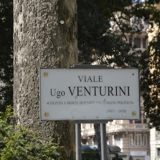 Vernice contro la targa in memoria del missino Venturini