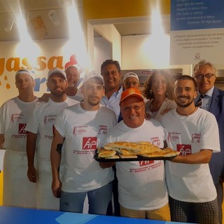 Toti a Rimini: “Chi ci vuole aiutare venga in Liguria a mangiare la focaccia&quot;