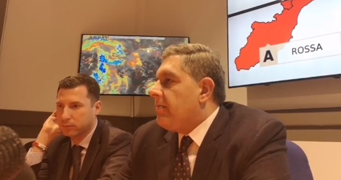 Maltempo, dal presidente Toti un invito alla cittadinanza: "Almeno 24 ore di allerta rossa, tenetevi informati"