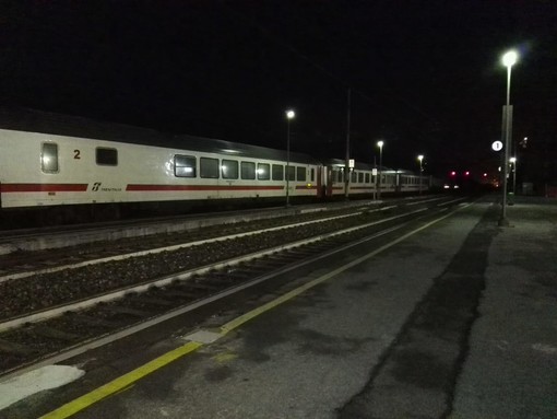 Uomo travolto da un treno a Voltri, riprende il traffico ferroviario: ritardi in tutto il ponente ligure