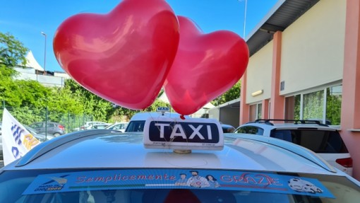 Genova, tassisti impegnati nella raccolta di indumenti, l'iniziativa di 'Tutti Taxi per Amore'