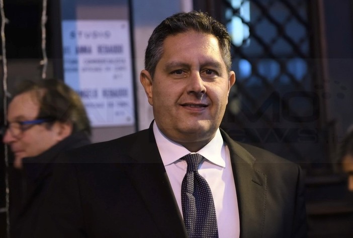 Toti sprona Conte: "Ripresa, basta proclami: ripartire dai verbi decidere e fare"