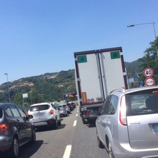 Scatta il divieto di circolazione ordinaria ai tir tra Genova Ovest e Vesima