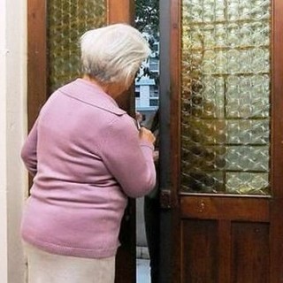 Truffa un'anziana genovese con la tecnica del finto carabiniere: fermato al casello con gioielli per oltre 20mila euro