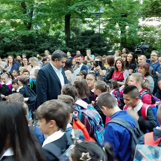 Toti in Valpolcevera e Sampierdarena per l'inizio dell'anno scolastico: "Ultimo inverno senza il nuovo ponte"