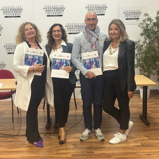 Asl3: la “Terapia della distrazione” entra nel reparto di oncologia di Villa Scassi grazie all’associazione NoiCiSiamo Asl3: la “Terapia della distrazione” entra nel reparto di oncologia di Villa Scassi grazie all’associazione NoiCiSiamo