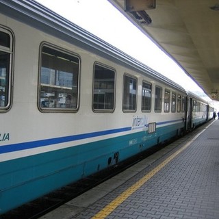 Albenga, passeggera chiede di spostare bagagli: aggredita insieme al capotreno da tre viaggiatori senza biglietto
