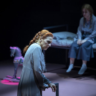 Troiane di Euripide con Elisabetta Pozzi e la regia di Andrea Chiodi in scena al Teatro Duse dal 23 al 27 febbraio