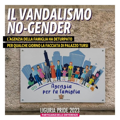 Una targa dell'Agenzia per la Famiglia affissa a palazzo Tursi, la segnalazione di Liguria Rainbow Una targa dell'Agenzia per la Famiglia affissa a palazzo Tursi, la segnalazione di Liguria Rainbow
