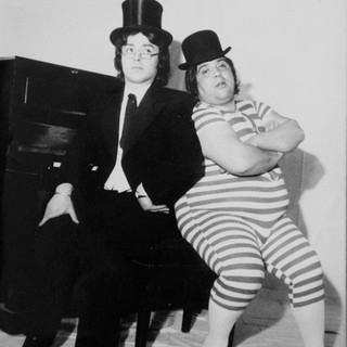 Il ricordo degli storici fondatori dei Duo dei Trilli si rinnova con una panchina nel cuore di Genova in loro memoria Il ricordo degli storici fondatori dei Duo dei Trilli si rinnova con una panchina nel cuore di Genova in loro memoria