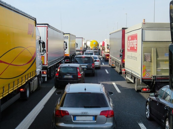 Autostrade: i lavori in corso creano rallentamenti del traffico su A7 e A10