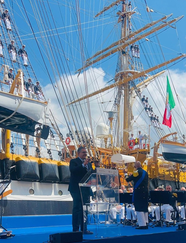 Partenza Amerigo Vespucci da Genova, Toti: "Unisce la nostra storia e il nostro futuro"