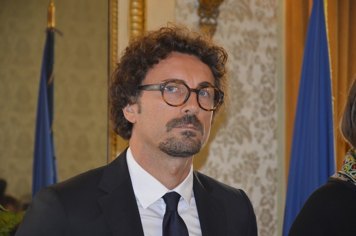 Crollo Morandi, Tajani chiede dimissioni di Toninelli: &quot;Incapace&quot;