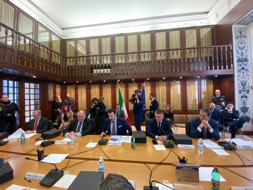 Salvini: "Sono per la libertà di poter pagare in contanti o con il pos, le multe vanno previste per altro"