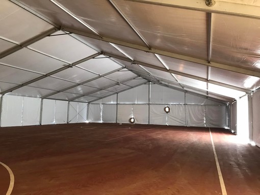 Masone, la musica dalla tensostruttura toglie il sonno agli abitanti