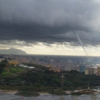 Trombe d'aria e arcobaleni: lo spettacolo della natura a Genova (FOTO e VIDEO)