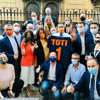 Regionali, Toti su Facebook: "Grazie Liguria! Altri 5 anni insieme" Regionali, Toti su Facebook: "Grazie Liguria! Altri 5 anni insieme"