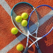 Molesta le allieve dopo le lezioni, ai domiciliari un maestro di tennis