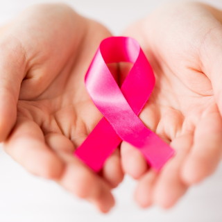 Tumore al seno metastatico, il 13 ottobre filo diretto con gli esperti per consigli, supporto e informazioni
