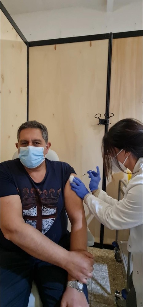 Covid, Toti ha ricevuto la terza dose: "Vaccini unica arma per sconfiggere il virus" Covid, Toti ha ricevuto la terza dose: "Vaccini unica arma per sconfiggere il virus"